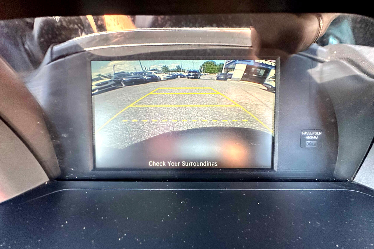 Vehicle image 16 of 23