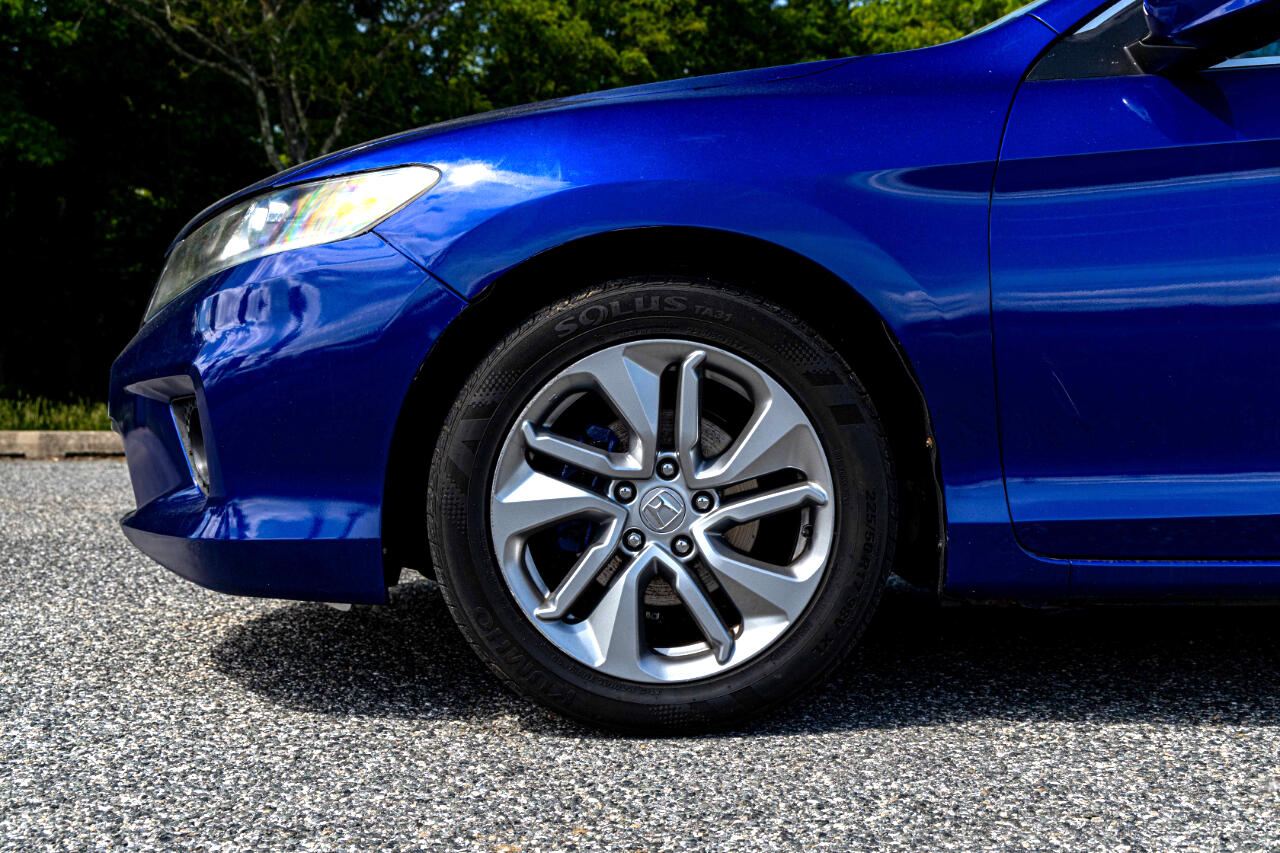 Vehicle image 10 of 23