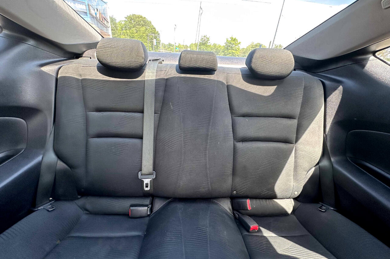 Vehicle image 21 of 23