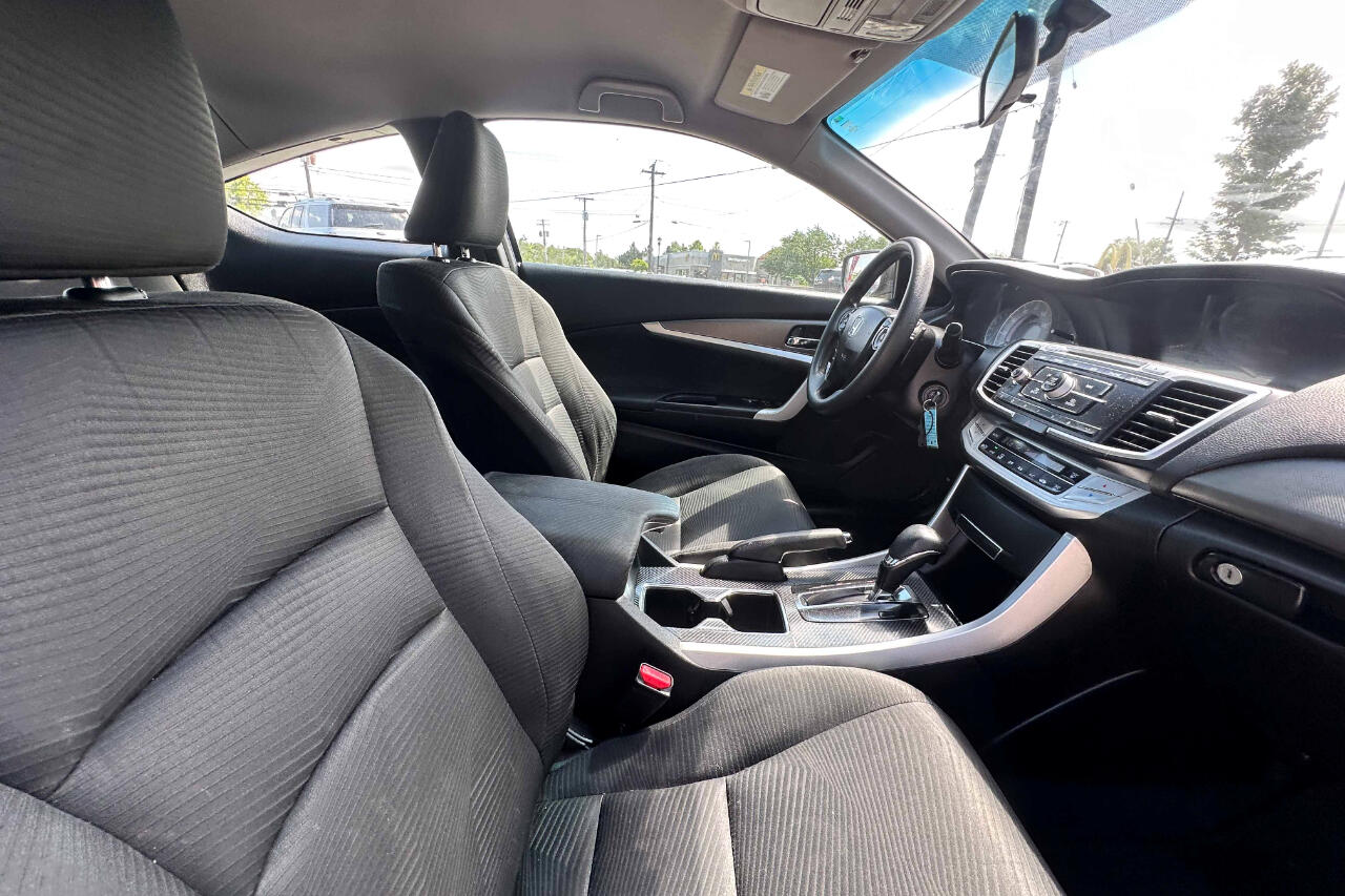 Vehicle image 11 of 23