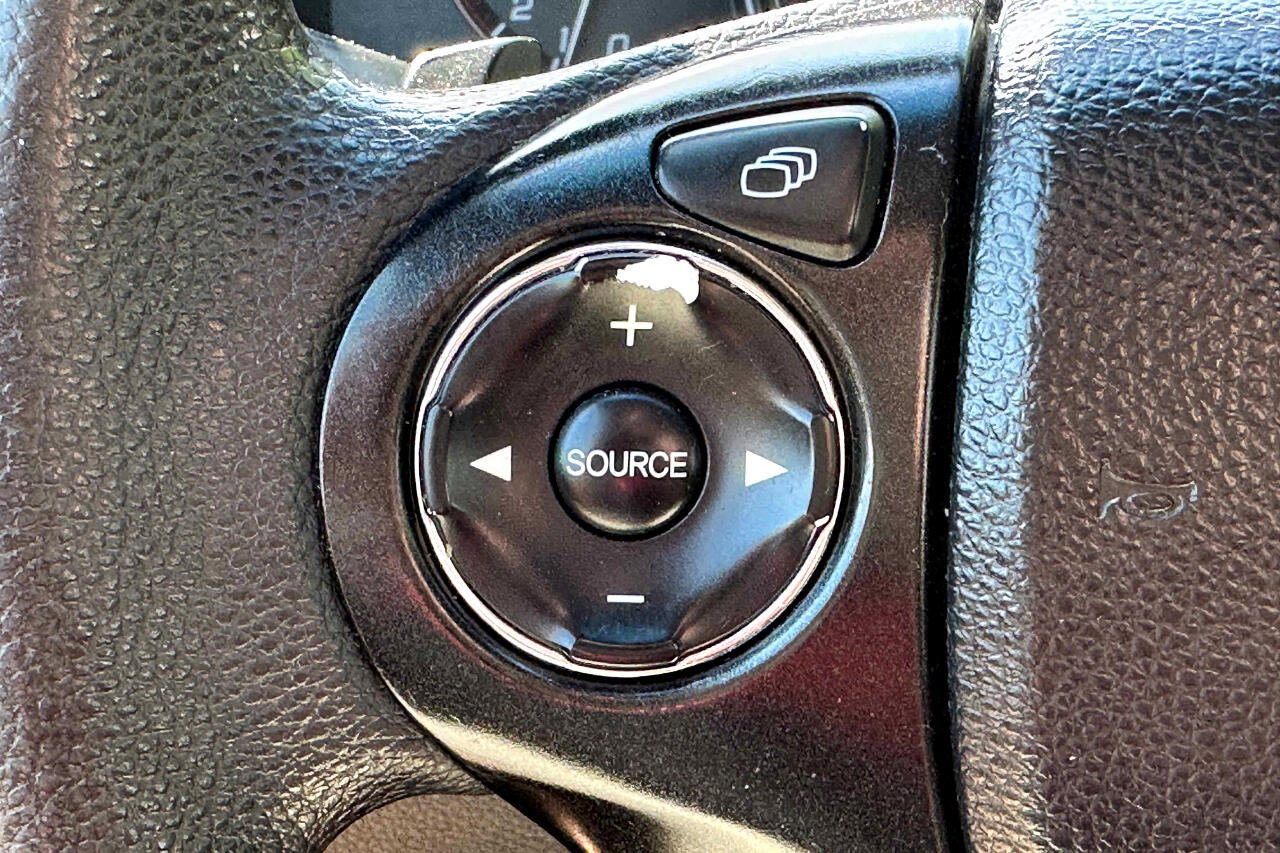 Vehicle image 18 of 23