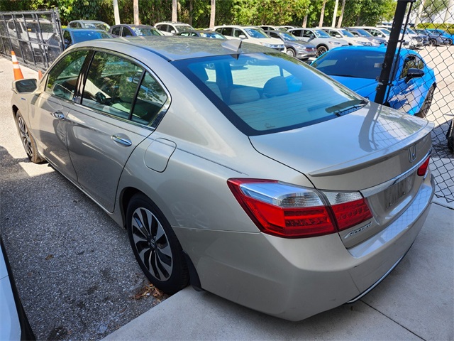 Vehicle image 3 of 6
