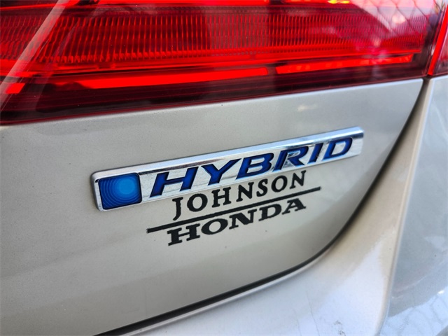 Vehicle image 5 of 6