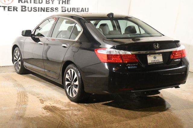 Vehicle image 6 of 28