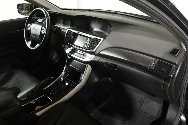 Vehicle image 21 of 28