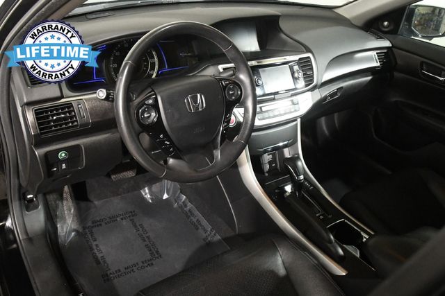 Vehicle image 8 of 28