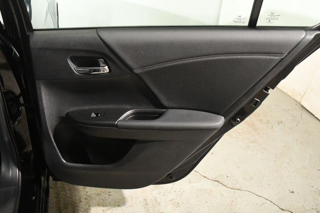 Vehicle image 22 of 28