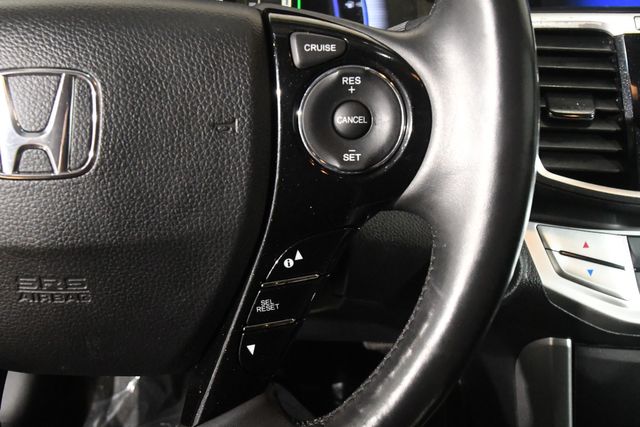 Vehicle image 13 of 28