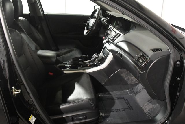 Vehicle image 20 of 28
