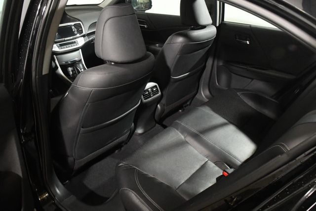 Vehicle image 25 of 28