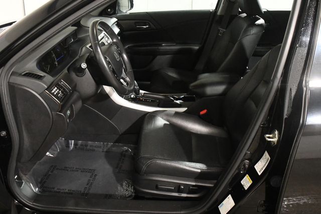 Vehicle image 7 of 28