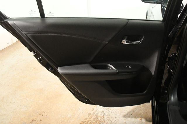 Vehicle image 24 of 28