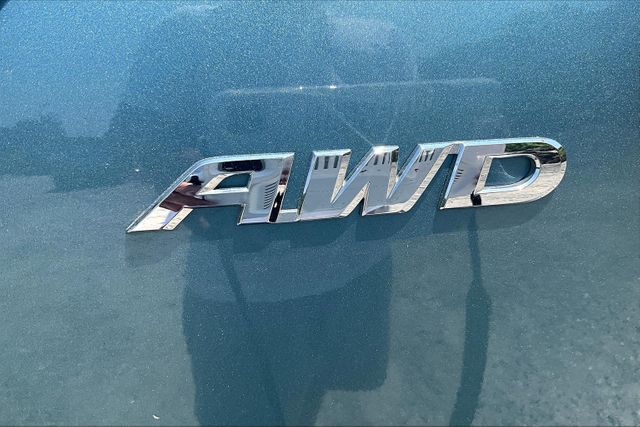 Vehicle image 10 of 39