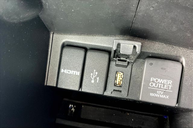 Vehicle image 25 of 32