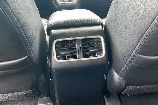 Vehicle image 23 of 32