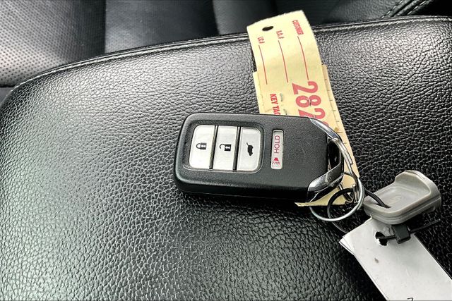 Vehicle image 24 of 32
