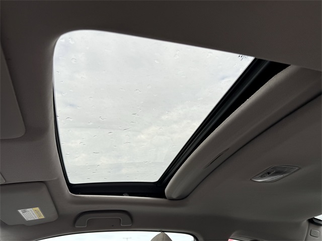 Vehicle image 15 of 23