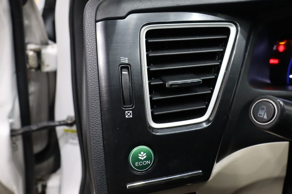 Vehicle image 14 of 36