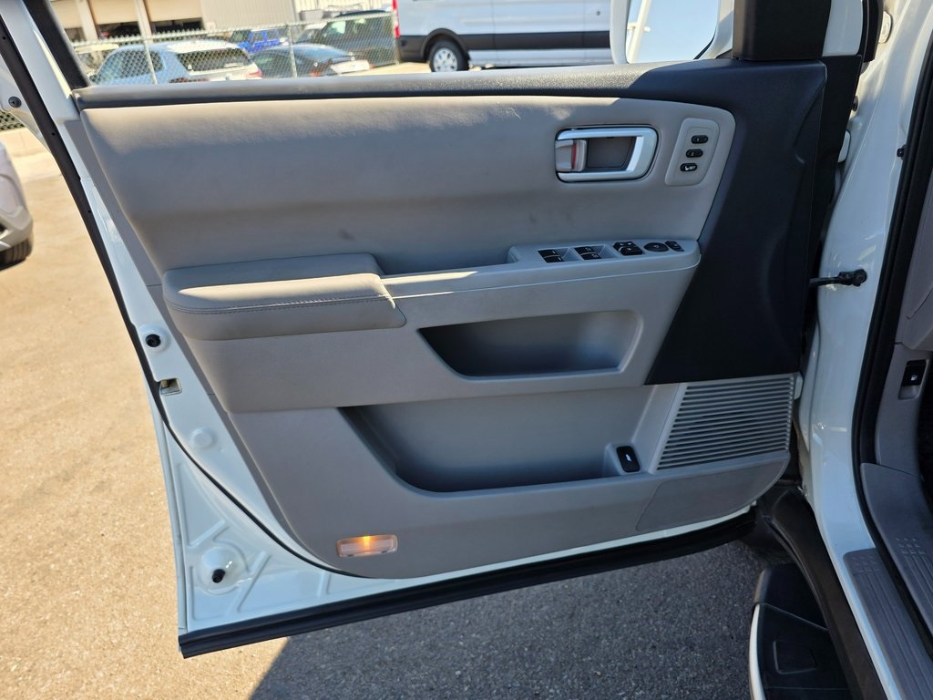 2015 Honda Pilot Touring Image 26 of 44