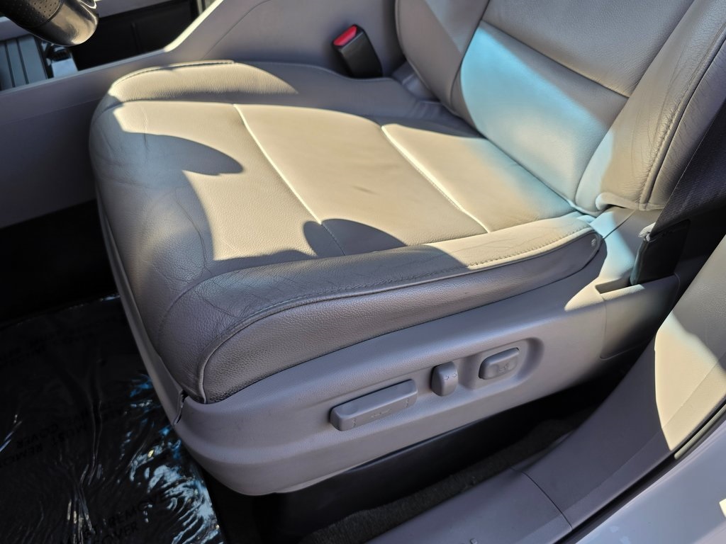 2015 Honda Pilot Touring Image 16 of 44