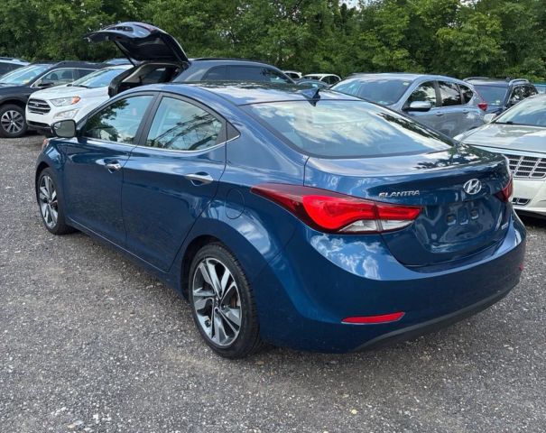 2015 Hyundai Elantra Limited Image 2 of 4