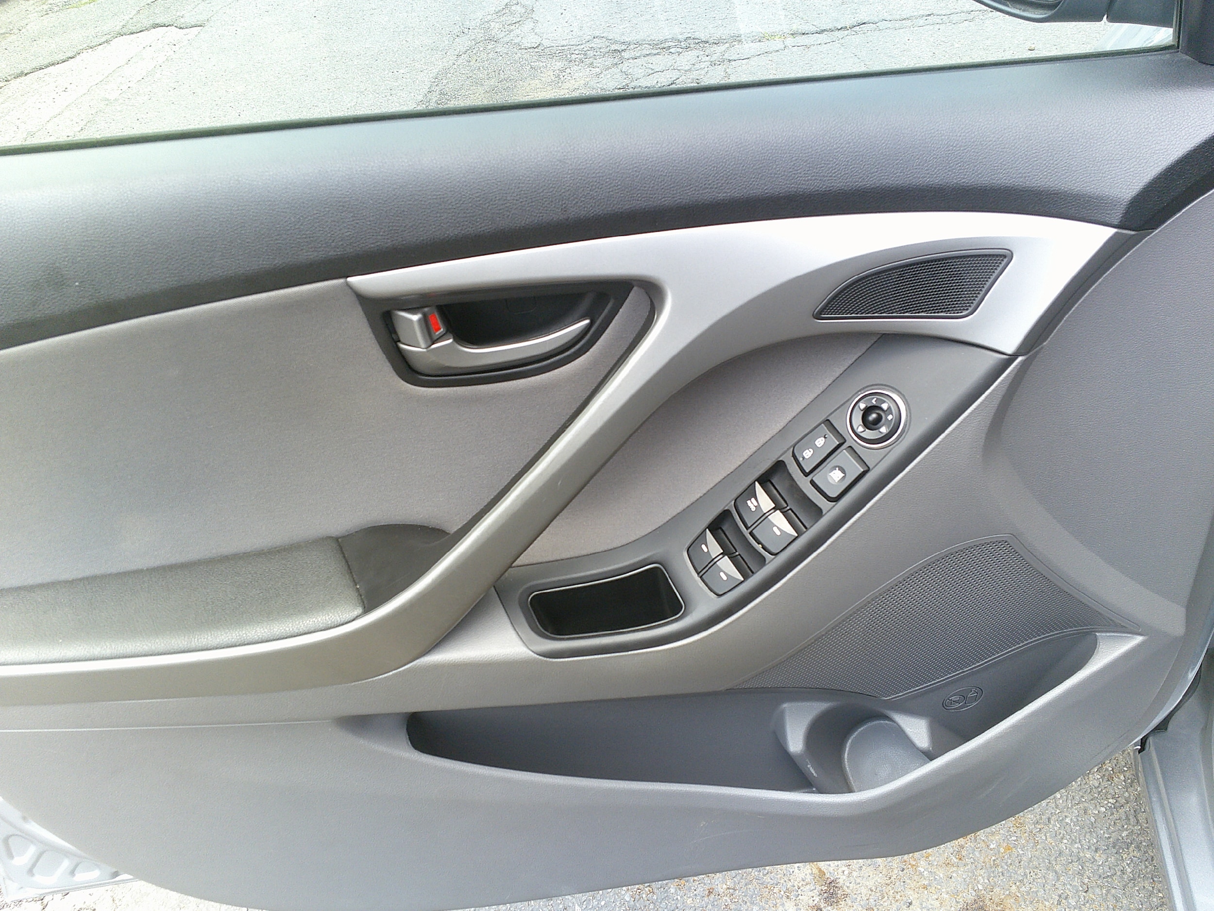 Vehicle image 19 of 23
