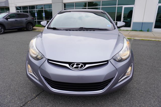 2015 Hyundai Elantra SE Image 2 of 28