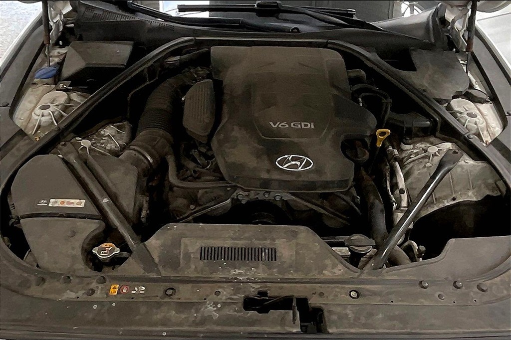 Vehicle image 10 of 34