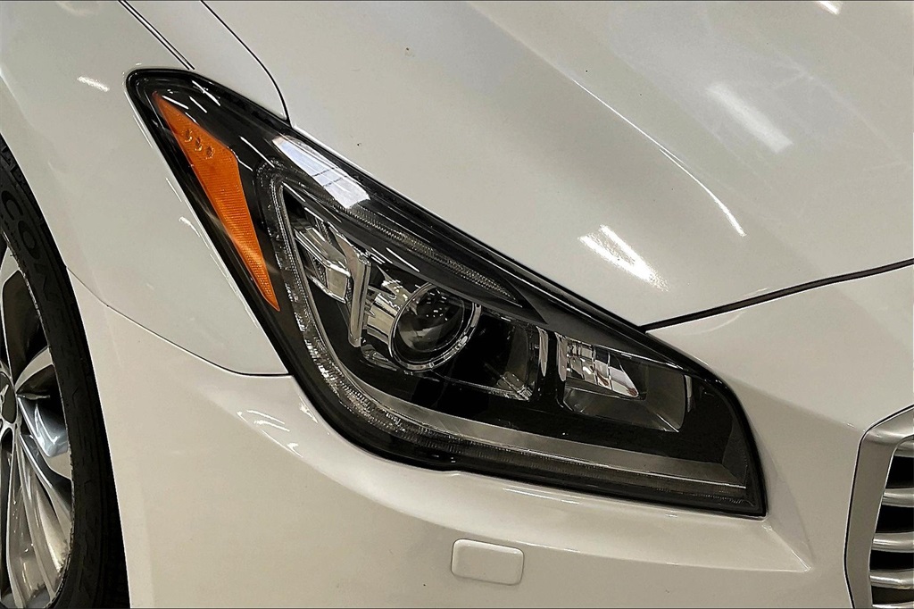Vehicle image 27 of 34