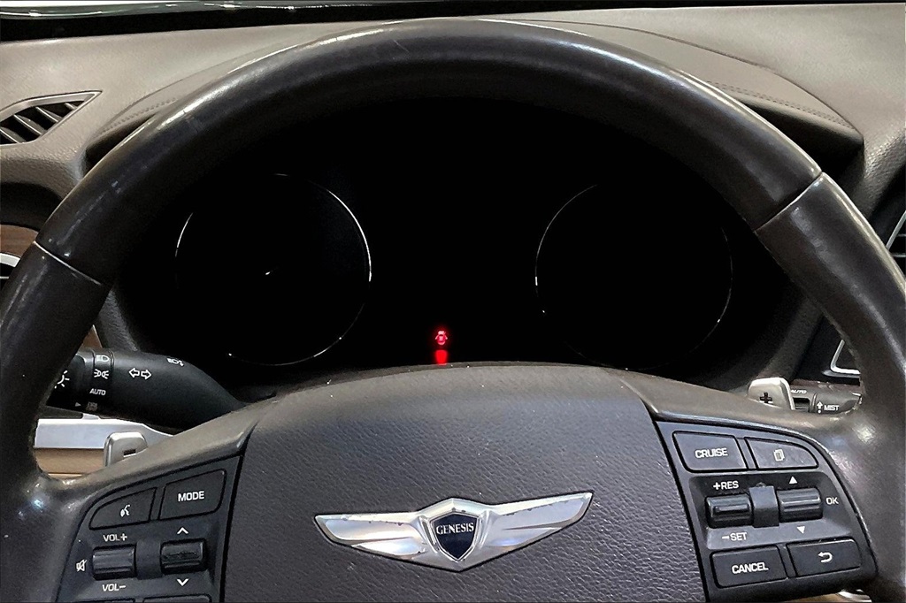 Vehicle image 32 of 34