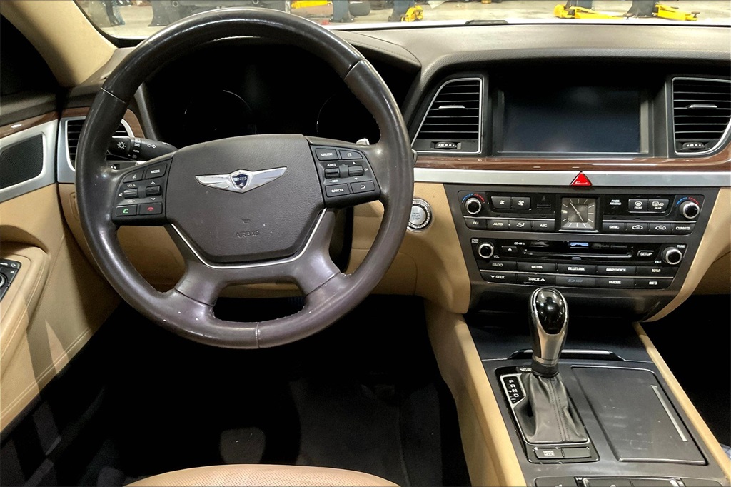 Vehicle image 20 of 34