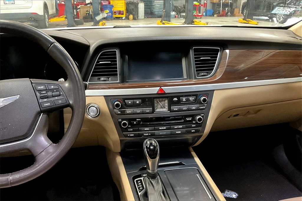 Vehicle image 16 of 34