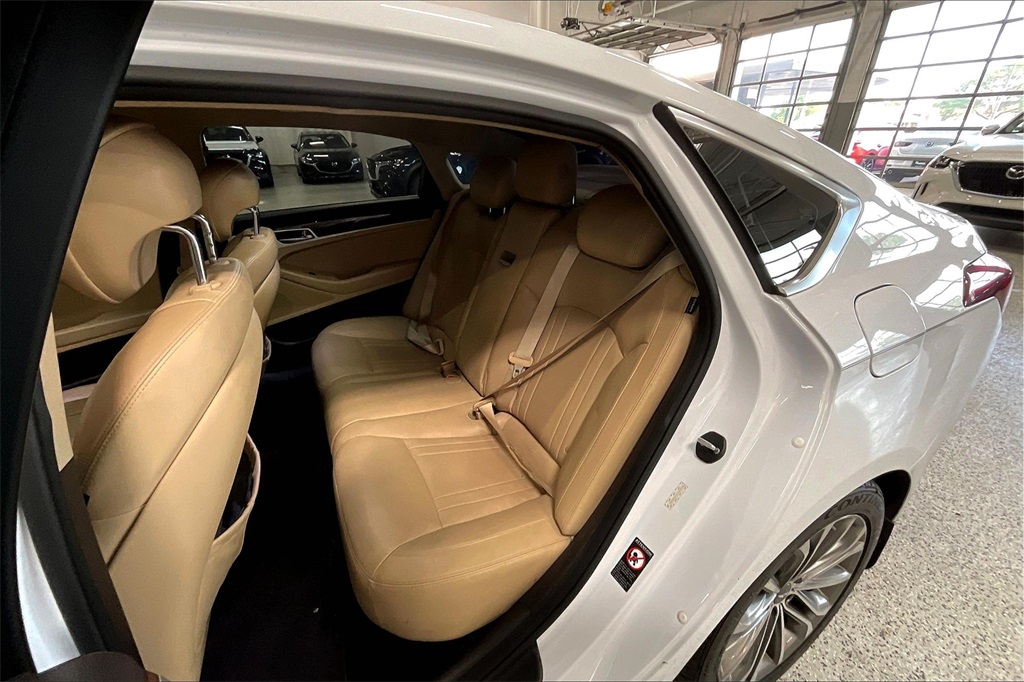 Vehicle image 14 of 34