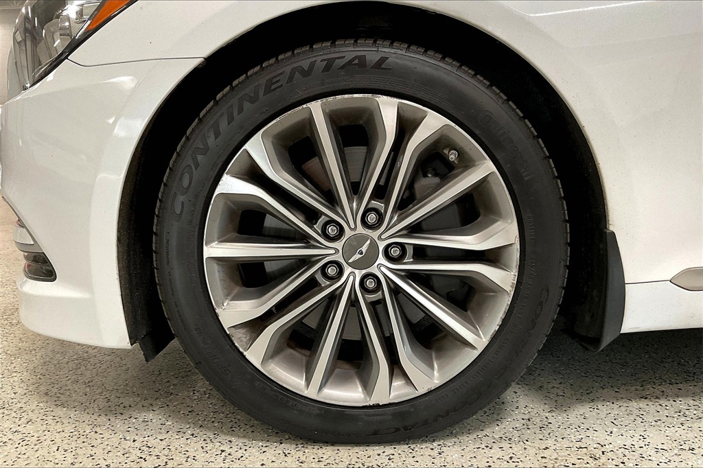 Vehicle image 11 of 34