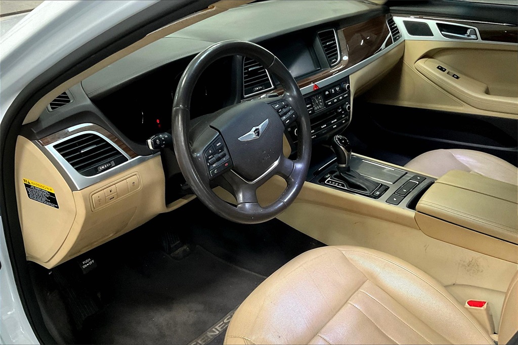 Vehicle image 18 of 34