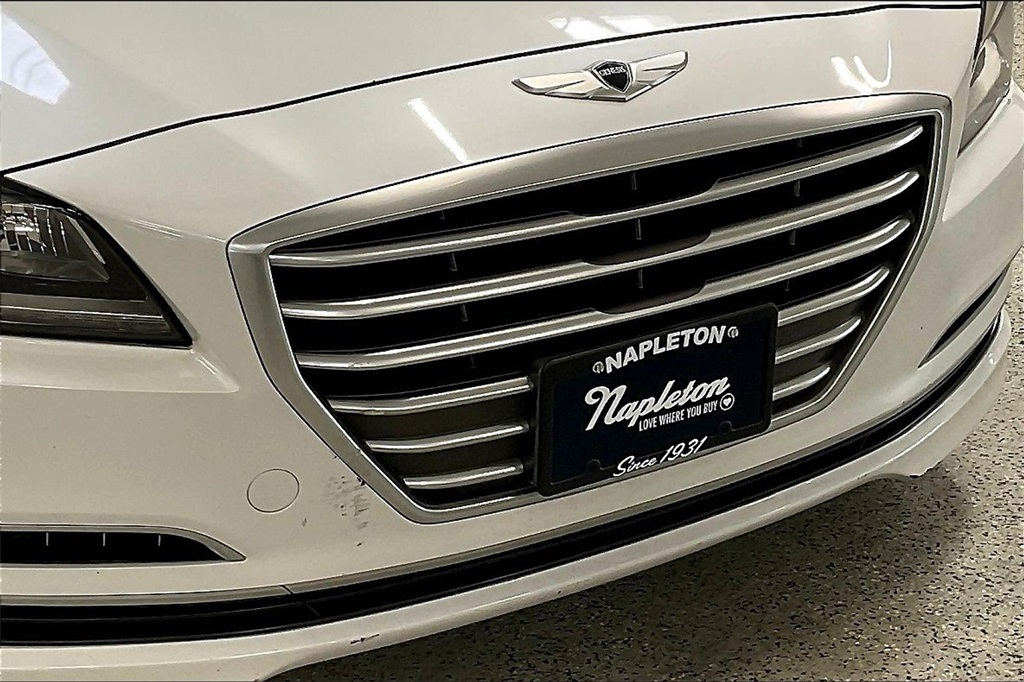 Vehicle image 22 of 34