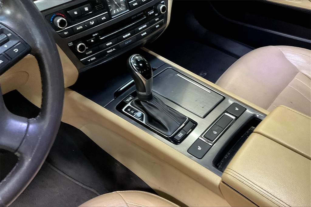 Vehicle image 23 of 34