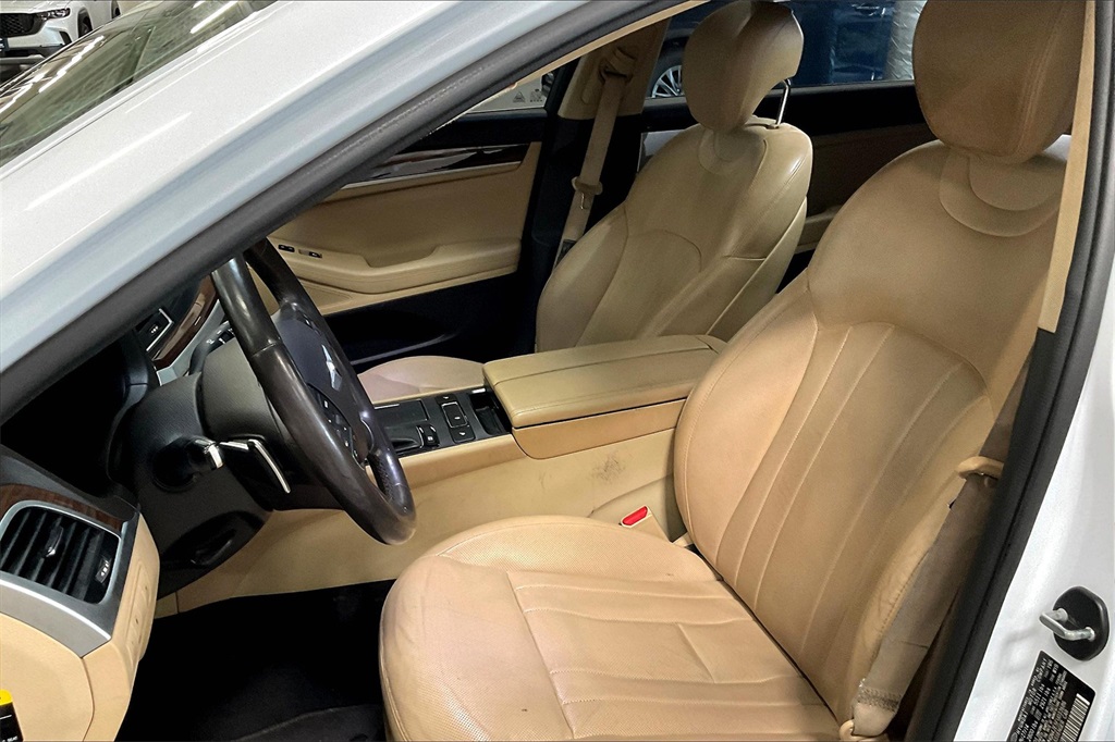 Vehicle image 15 of 34