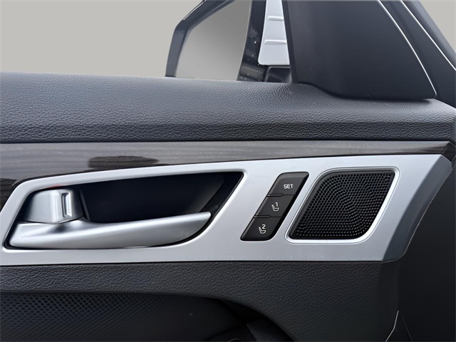 2015 Hyundai Genesis 3.8L Image 17 of 19