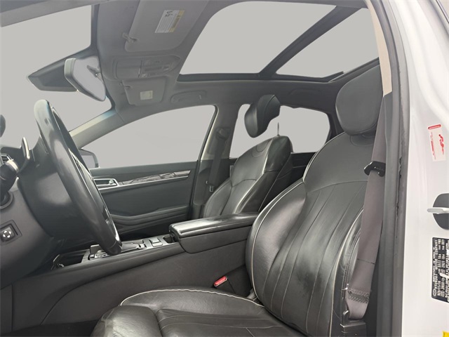 2015 Hyundai Genesis 3.8L Image 11 of 19