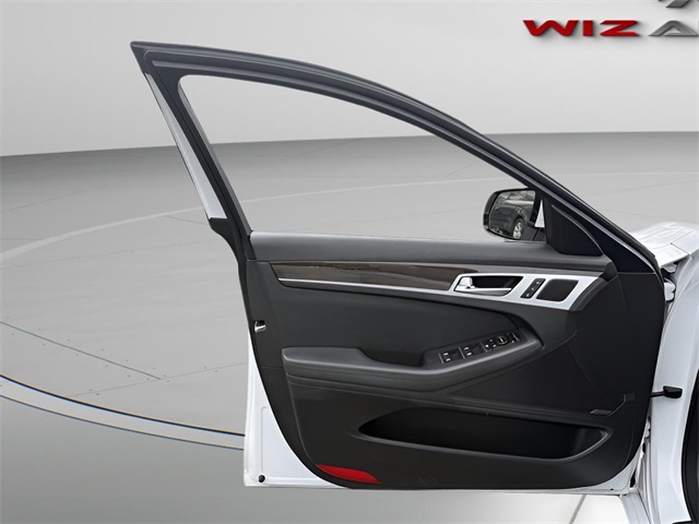 2015 Hyundai Genesis 3.8L Image 18 of 19