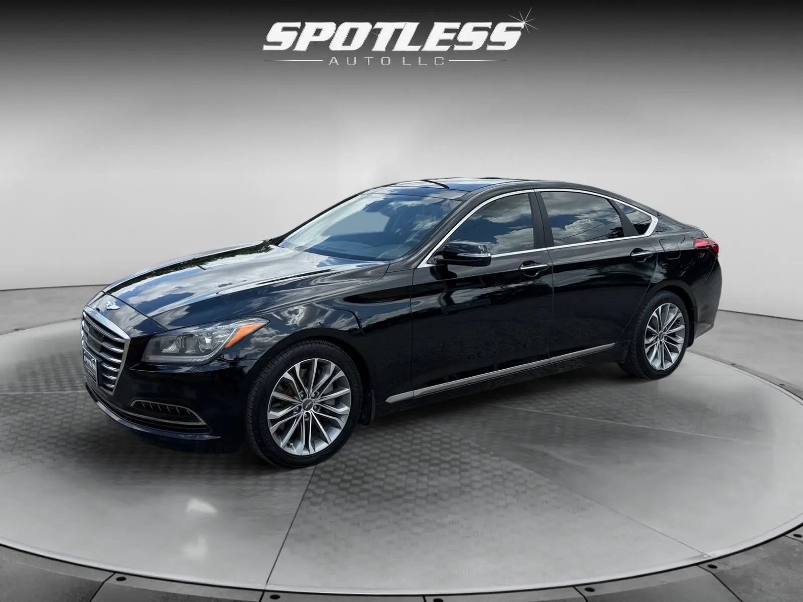 2015 Hyundai Genesis 3.8L Image 1 of 28