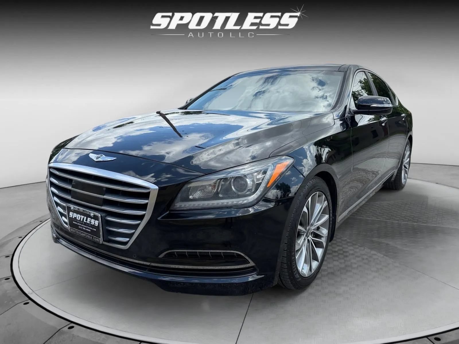 2015 Hyundai Genesis 3.8L Image 2 of 28