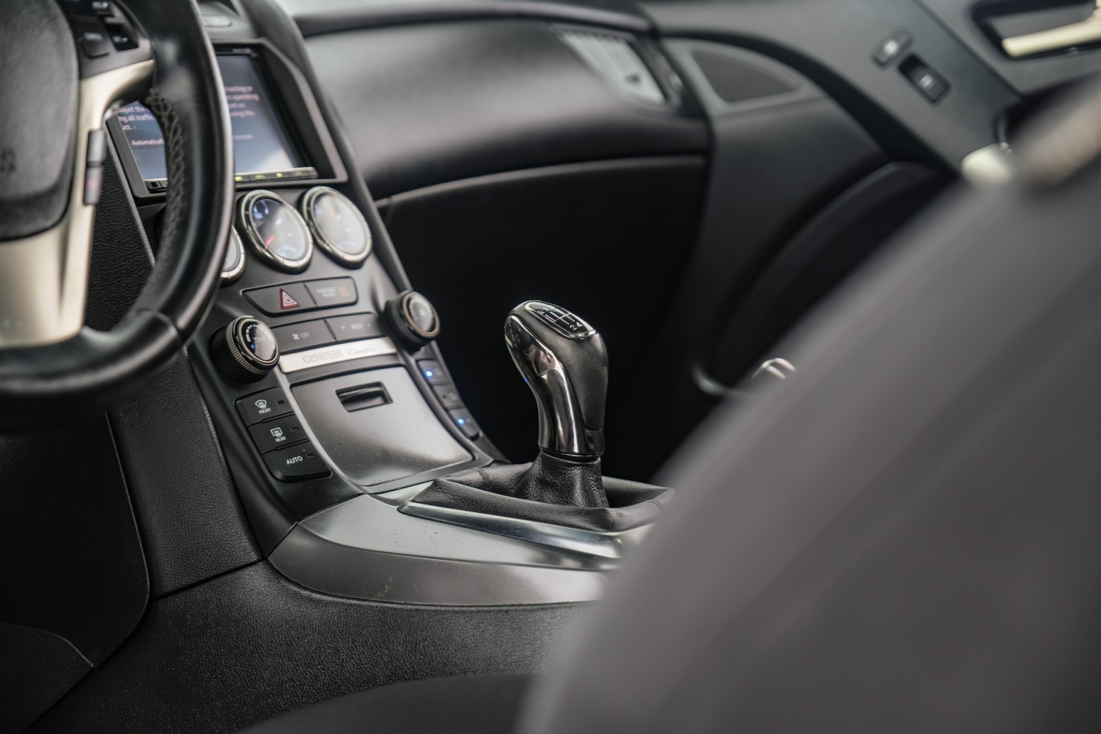 2015 Hyundai Genesis 3.8 Base Image 43 of 68