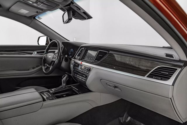 2015 Hyundai Genesis 3.8L Image 11 of 53
