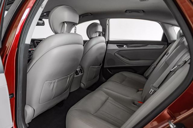 2015 Hyundai Genesis 3.8L Image 31 of 53