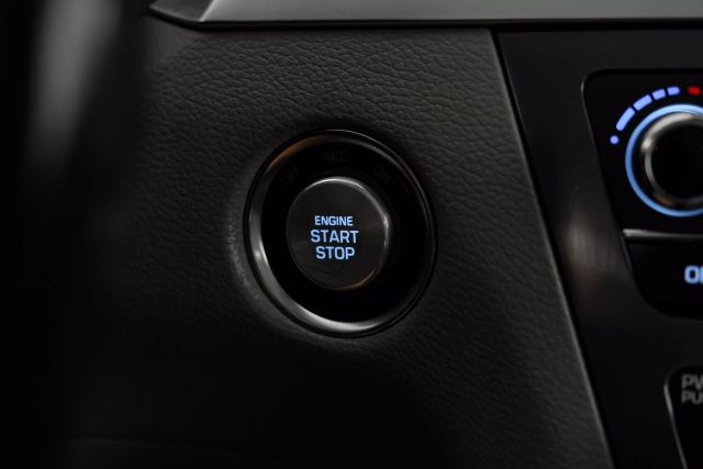 2015 Hyundai Genesis 3.8L Image 19 of 53