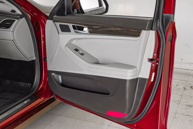 2015 Hyundai Genesis 3.8L Image 38 of 53