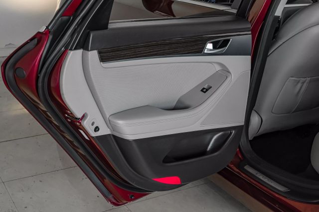 2015 Hyundai Genesis 3.8L Image 39 of 53