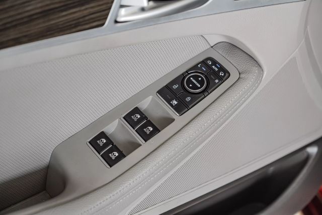 2015 Hyundai Genesis 3.8L Image 37 of 53